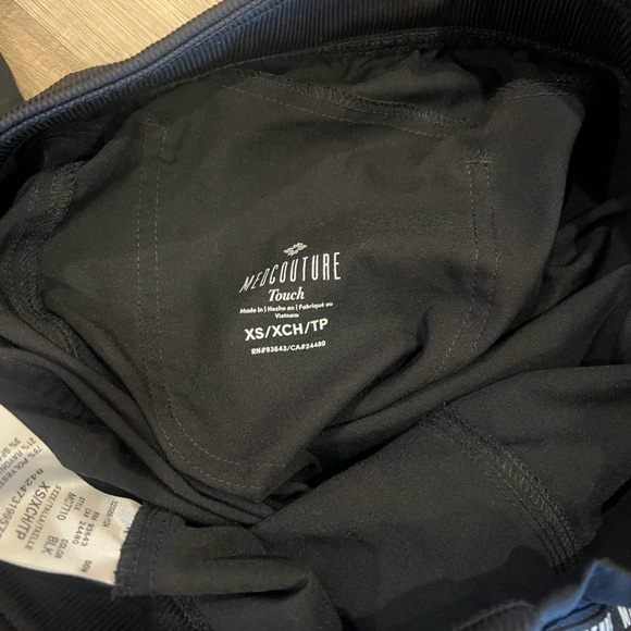 Med Couture Black Scrub Set - Picture 3 of 3